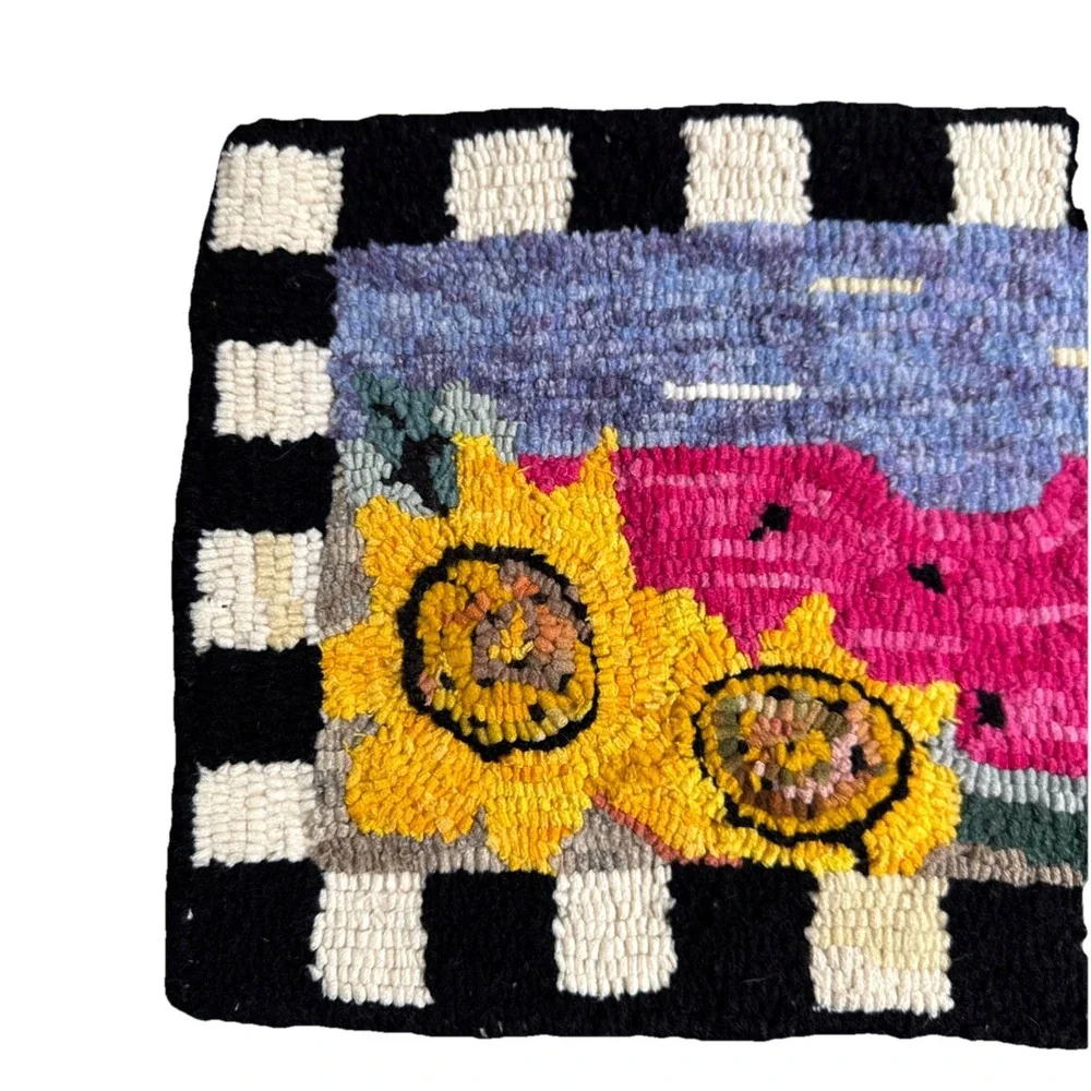 VINTAGE PRIMITIVE HAND HOOKED WOOL RUG HOOKED RUG‎ 23